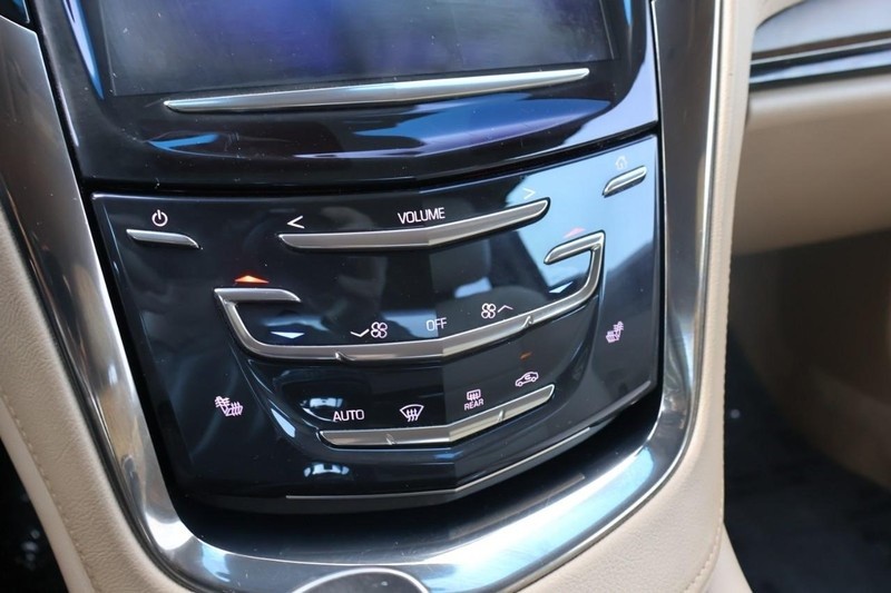 Cadillac ELR Vehicle Full-screen Gallery Image 29