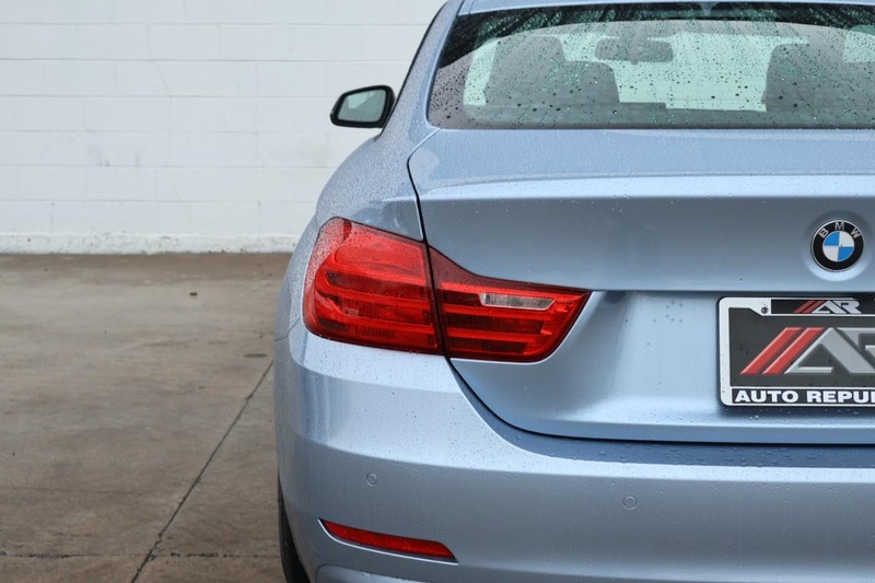 BMW 428i Vehicle Full-screen Gallery Image 07