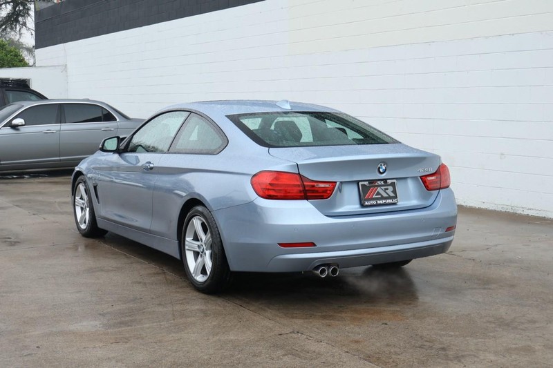 BMW 428i Vehicle Full-screen Gallery Image 09