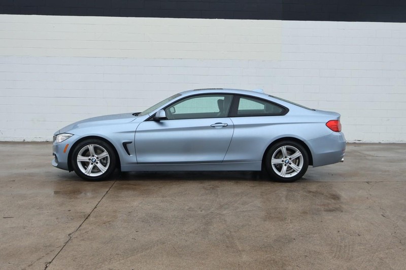 BMW 428i Vehicle Full-screen Gallery Image 10