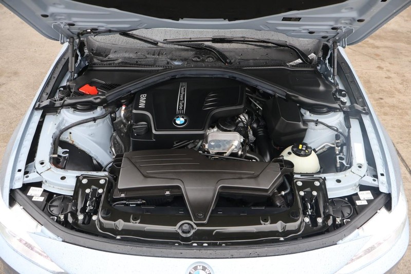 BMW 428i Vehicle Full-screen Gallery Image 12