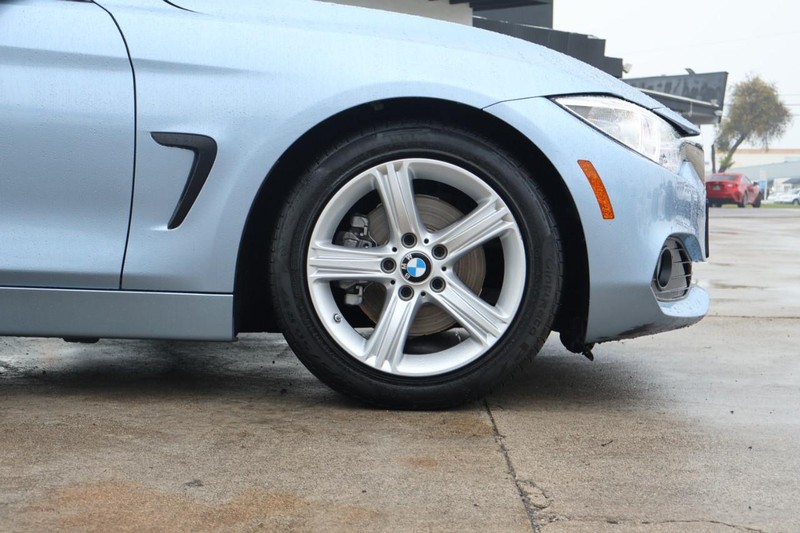 BMW 428i Vehicle Full-screen Gallery Image 13