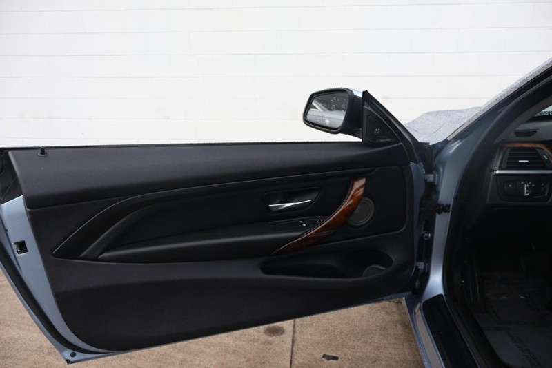 BMW 428i Vehicle Full-screen Gallery Image 14