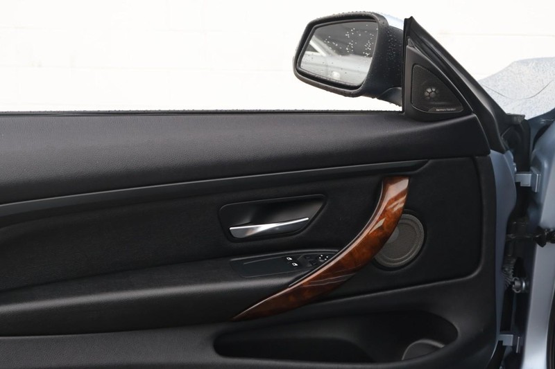 BMW 428i Vehicle Full-screen Gallery Image 15