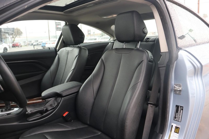 BMW 428i Vehicle Full-screen Gallery Image 17