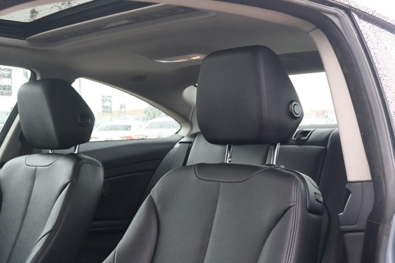 BMW 428i Vehicle Full-screen Gallery Image 18