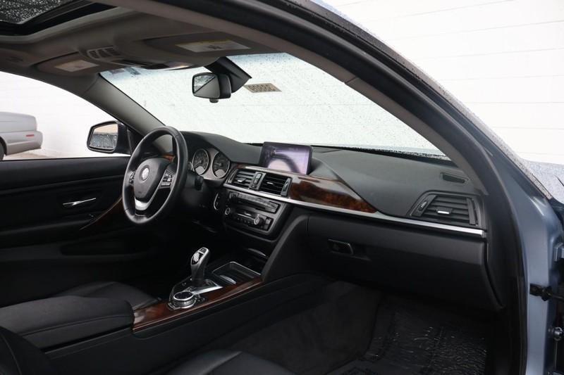 BMW 428i Vehicle Full-screen Gallery Image 19