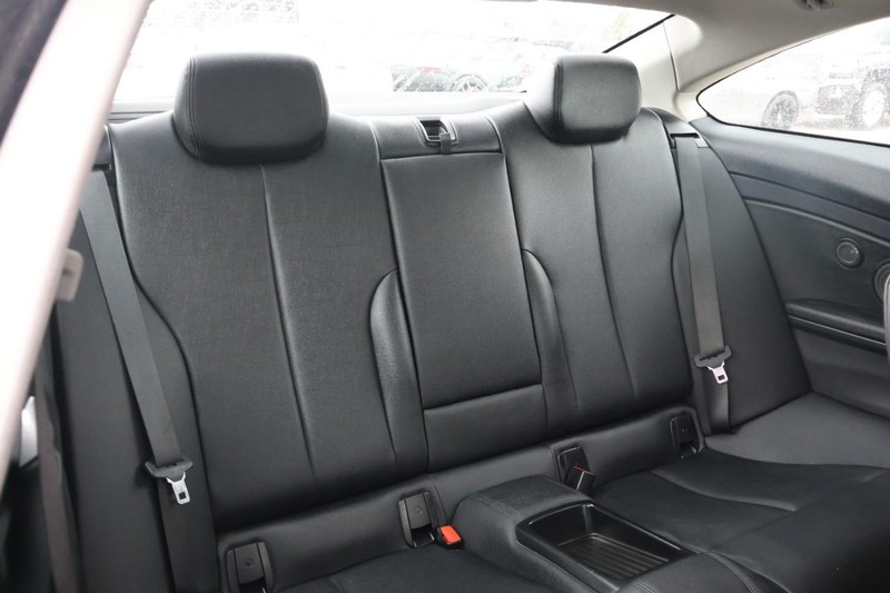 BMW 428i Vehicle Full-screen Gallery Image 21