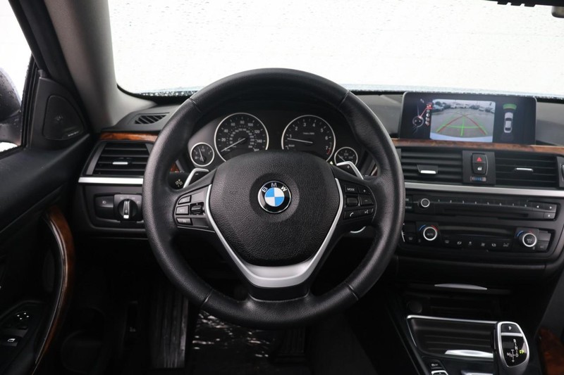 BMW 428i Vehicle Full-screen Gallery Image 23