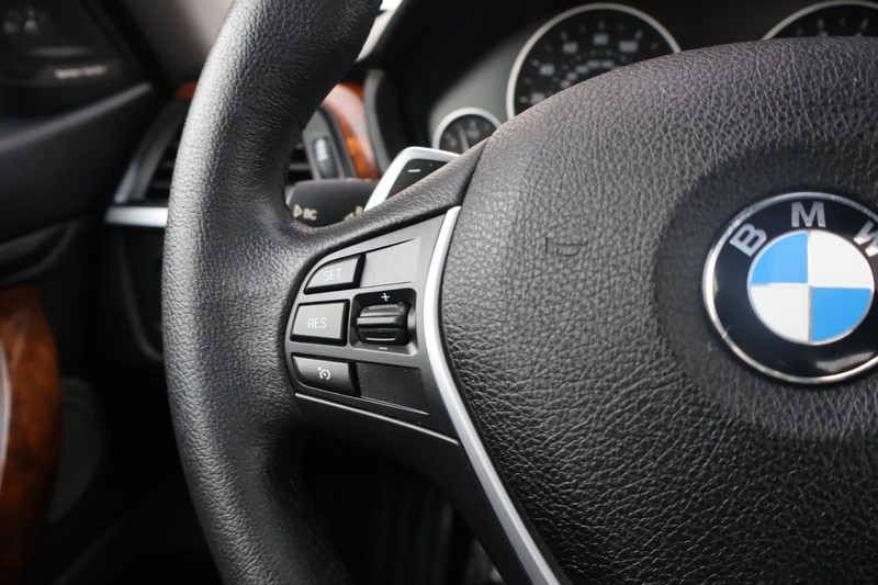 BMW 428i Vehicle Full-screen Gallery Image 24