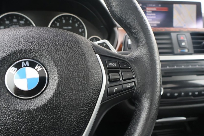 BMW 428i Vehicle Full-screen Gallery Image 25