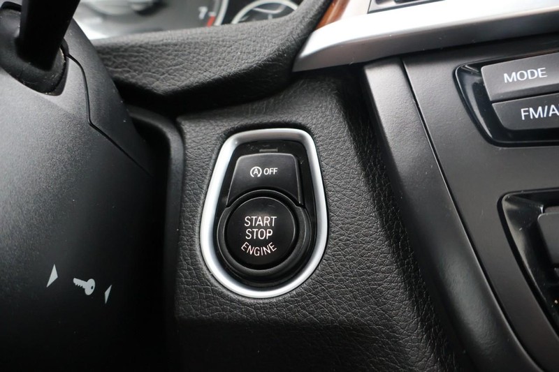 BMW 428i Vehicle Full-screen Gallery Image 26