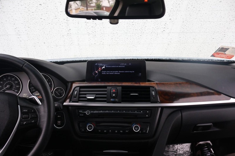 BMW 428i Vehicle Full-screen Gallery Image 27