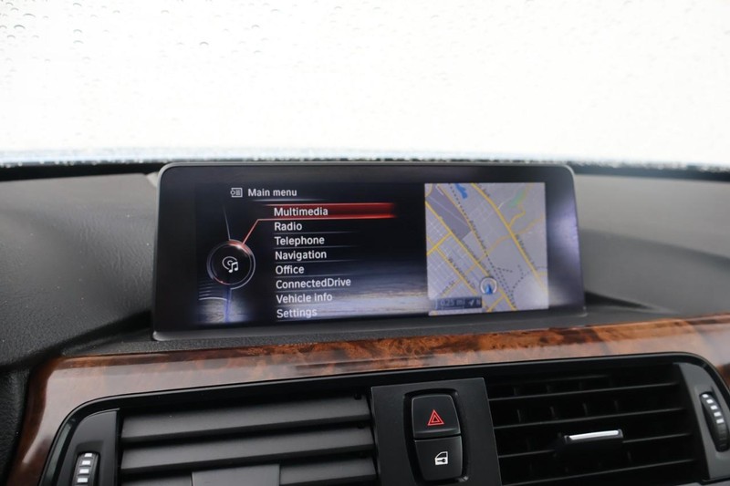 BMW 428i Vehicle Full-screen Gallery Image 28