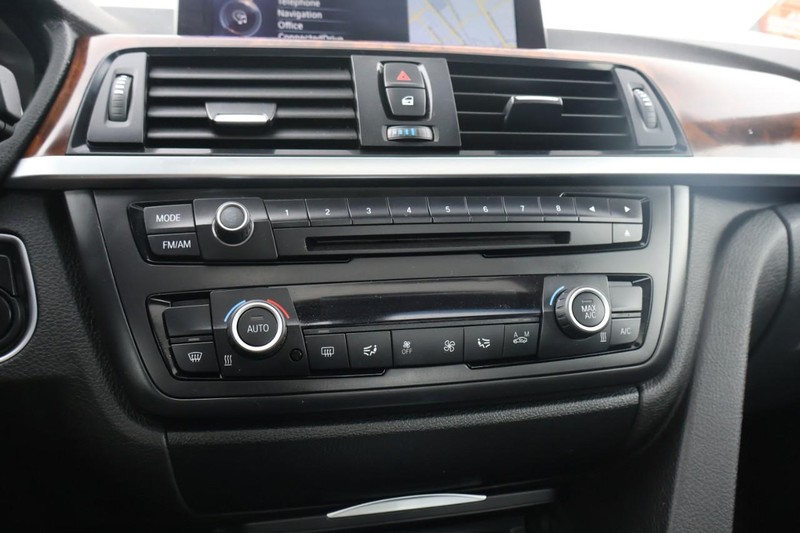 BMW 428i Vehicle Full-screen Gallery Image 30