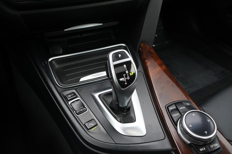 BMW 428i Vehicle Full-screen Gallery Image 31