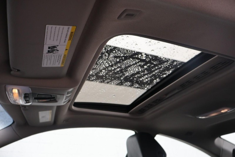 BMW 428i Vehicle Full-screen Gallery Image 34