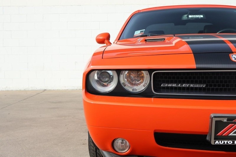 Dodge Challenger Vehicle Full-screen Gallery Image 03