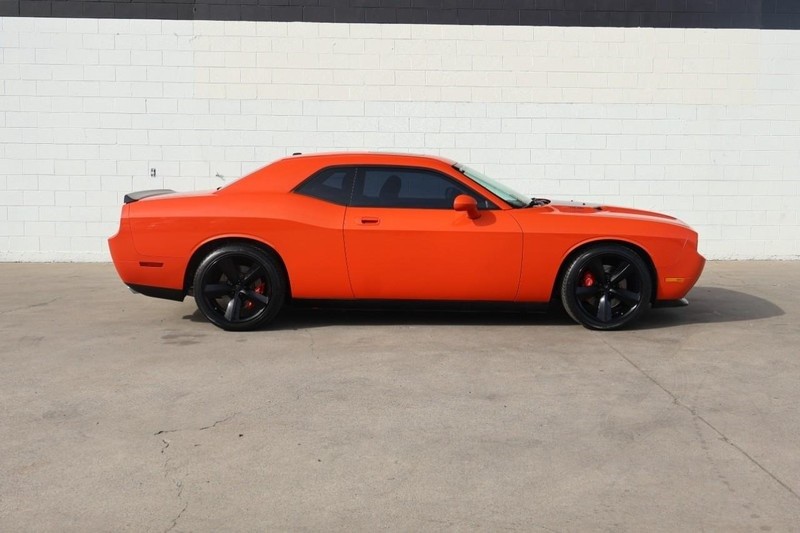 Dodge Challenger Vehicle Full-screen Gallery Image 04