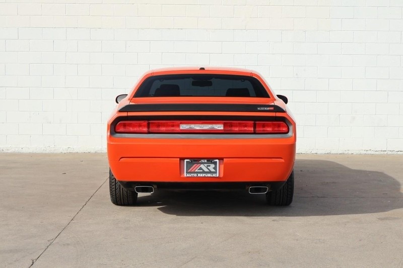 Dodge Challenger Vehicle Full-screen Gallery Image 06
