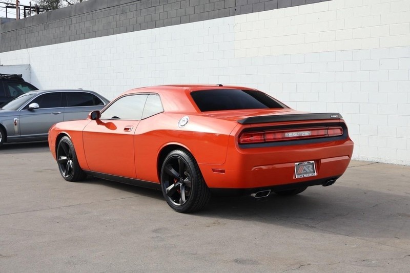 Dodge Challenger Vehicle Full-screen Gallery Image 09