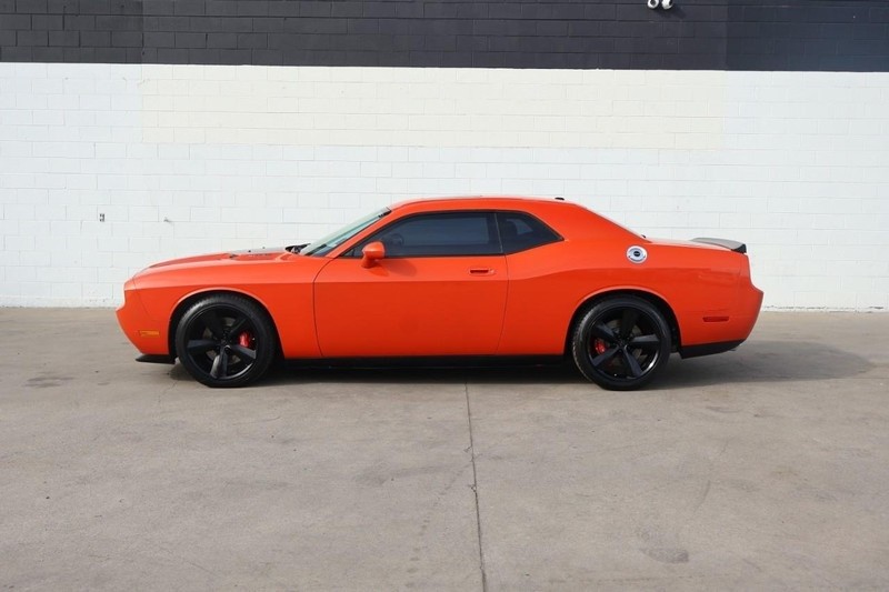Dodge Challenger Vehicle Full-screen Gallery Image 10