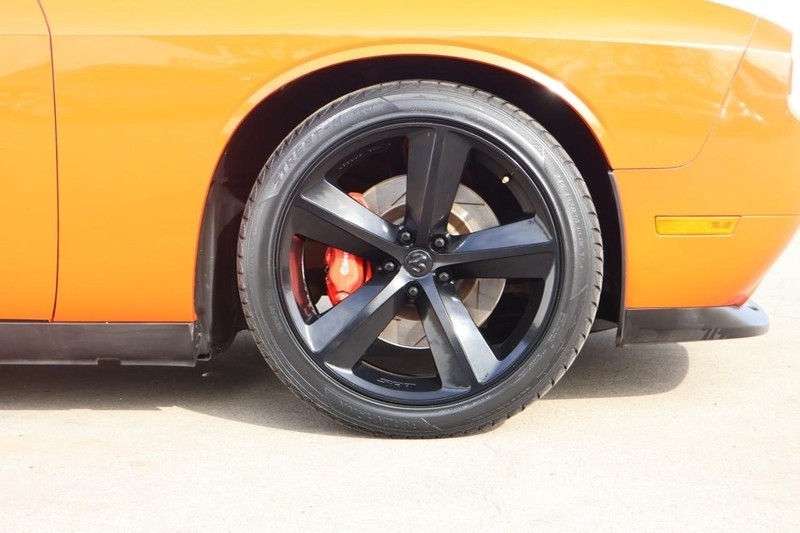 Dodge Challenger Vehicle Full-screen Gallery Image 13