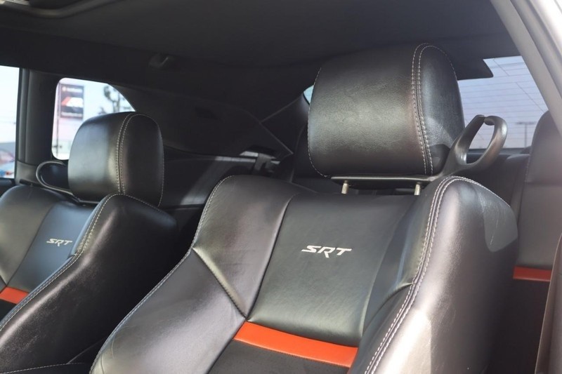 Dodge Challenger Vehicle Full-screen Gallery Image 18