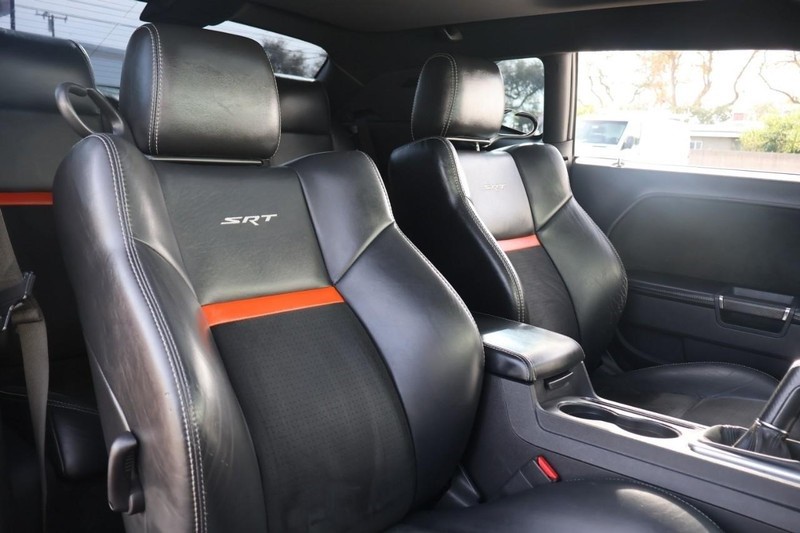 Dodge Challenger Vehicle Full-screen Gallery Image 20