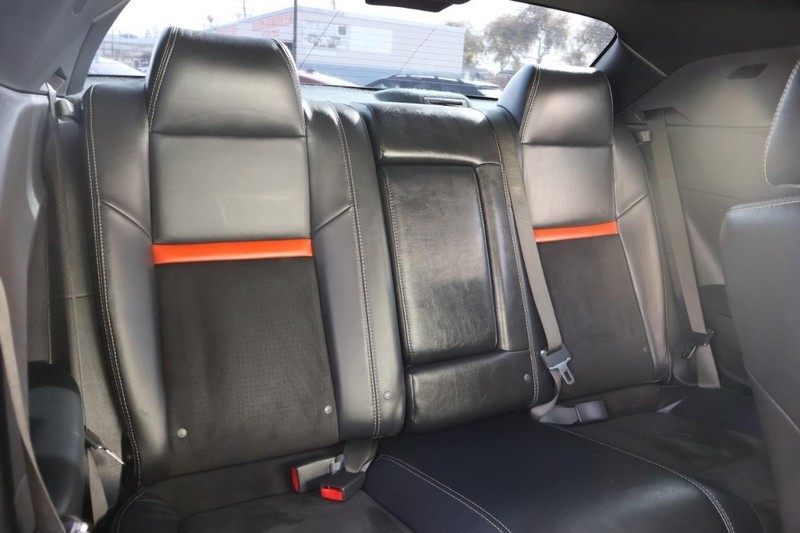 Dodge Challenger Vehicle Full-screen Gallery Image 21