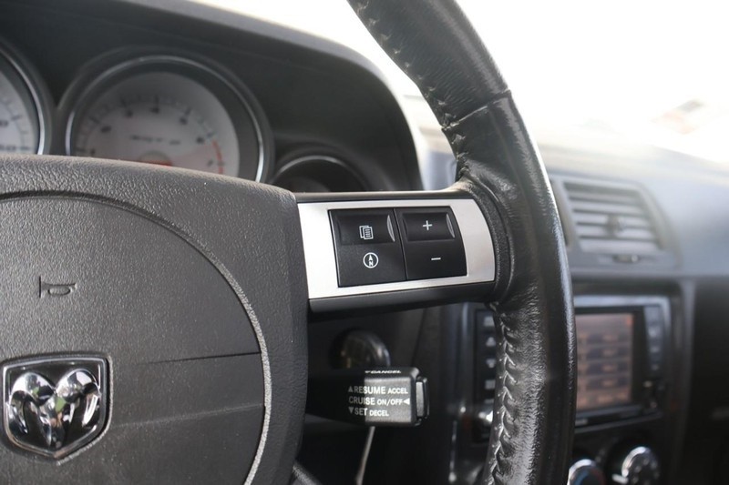 Dodge Challenger Vehicle Full-screen Gallery Image 26