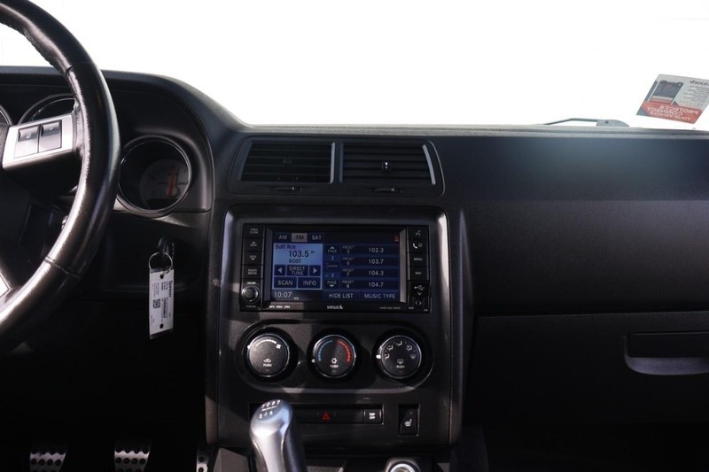 Dodge Challenger Vehicle Full-screen Gallery Image 27