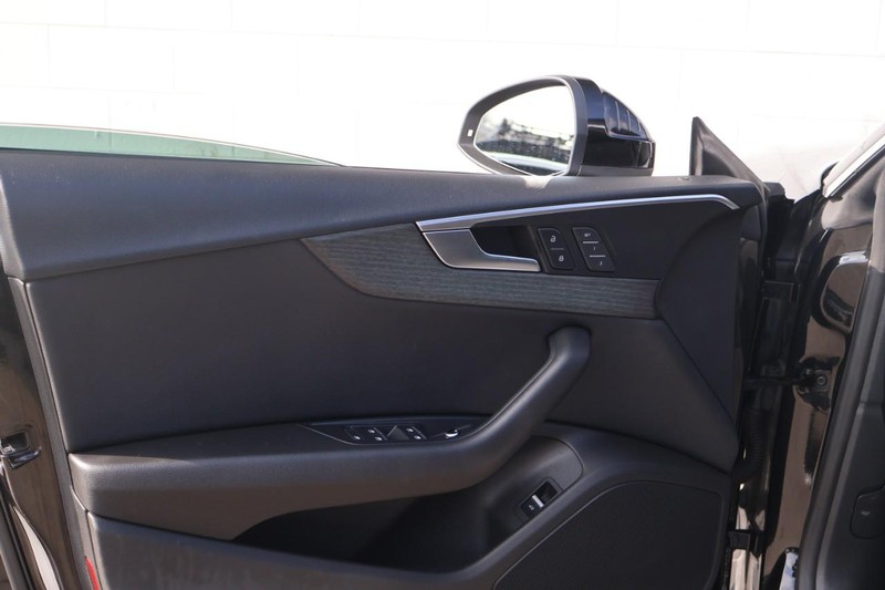 Audi A5 Sportback Vehicle Full-screen Gallery Image 16