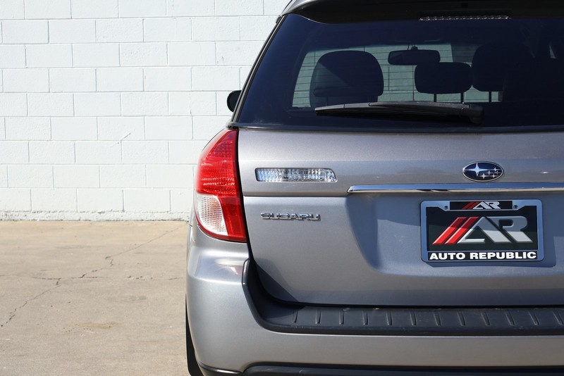 Subaru Outback Vehicle Full-screen Gallery Image 07