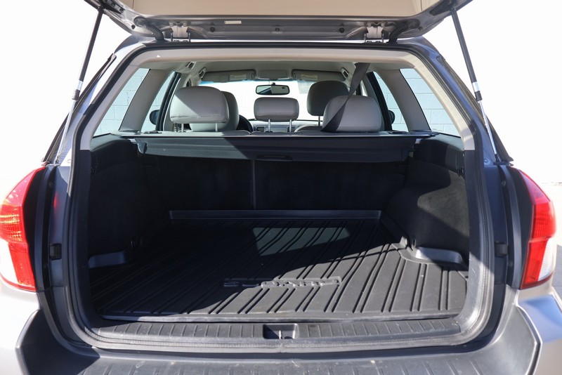 Subaru Outback Vehicle Full-screen Gallery Image 08