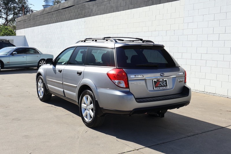 Subaru Outback Vehicle Full-screen Gallery Image 09