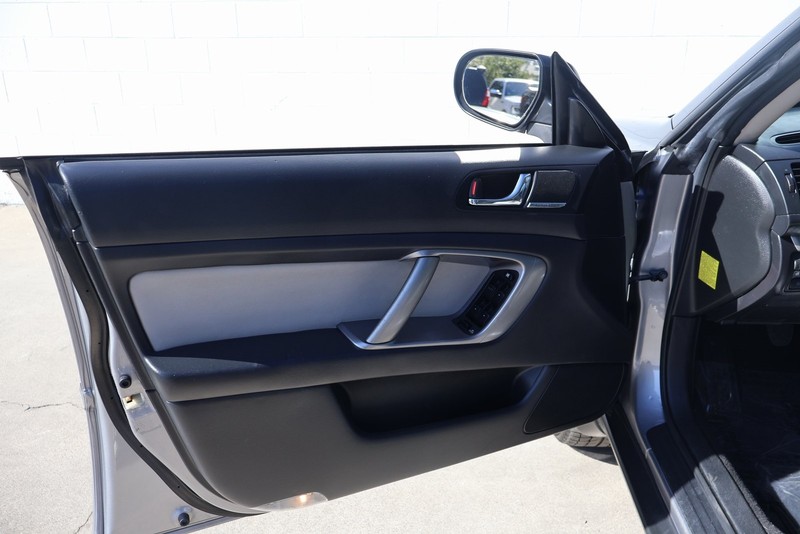 Subaru Outback Vehicle Full-screen Gallery Image 14