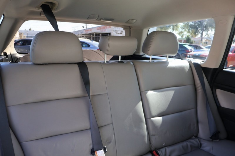 Subaru Outback Vehicle Full-screen Gallery Image 21