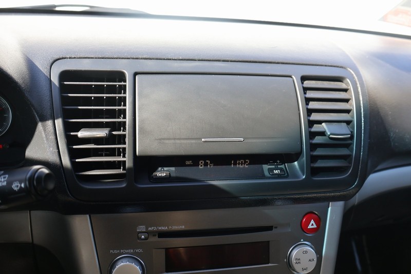 Subaru Outback Vehicle Full-screen Gallery Image 28