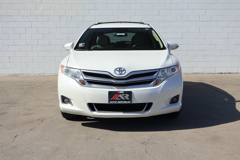 Toyota Venza Vehicle Full-screen Gallery Image 02