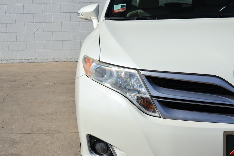 Toyota Venza Vehicle Full-screen Gallery Image 03