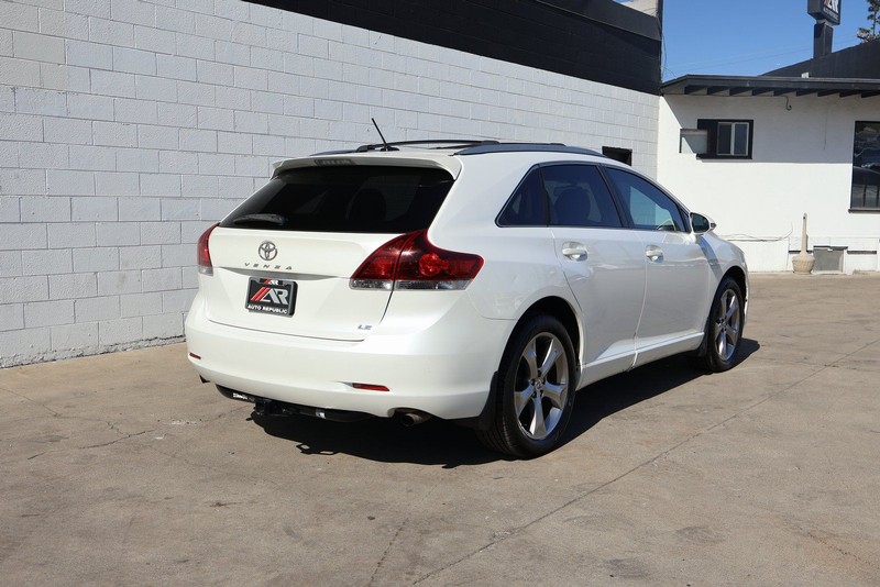 Toyota Venza Vehicle Full-screen Gallery Image 05