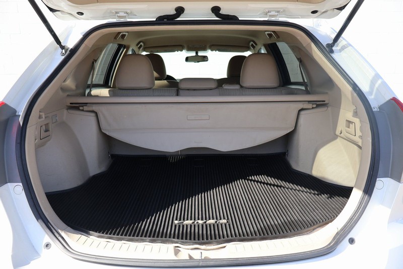 Toyota Venza Vehicle Full-screen Gallery Image 08