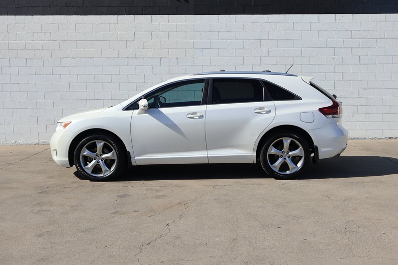 Toyota Venza Vehicle Full-screen Gallery Image 10