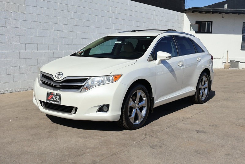 Toyota Venza Vehicle Full-screen Gallery Image 11