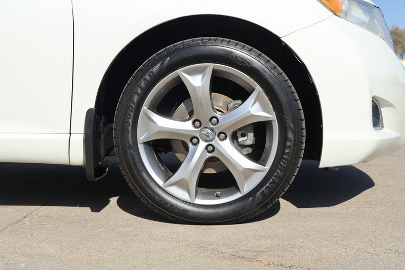 Toyota Venza Vehicle Full-screen Gallery Image 13