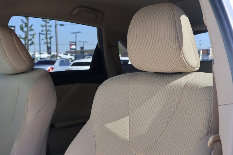 Toyota Venza Vehicle Full-screen Gallery Image 18