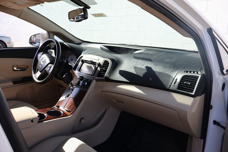 Toyota Venza Vehicle Full-screen Gallery Image 19