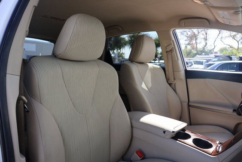 Toyota Venza Vehicle Full-screen Gallery Image 20
