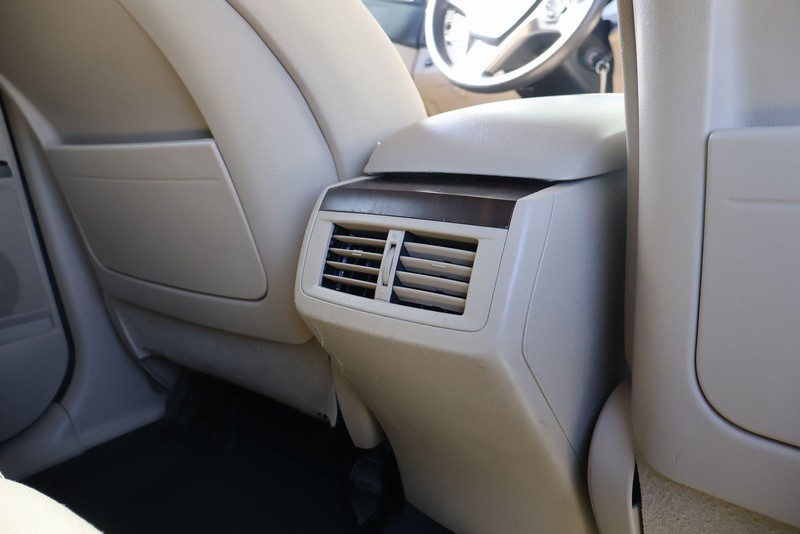 Toyota Venza Vehicle Full-screen Gallery Image 22